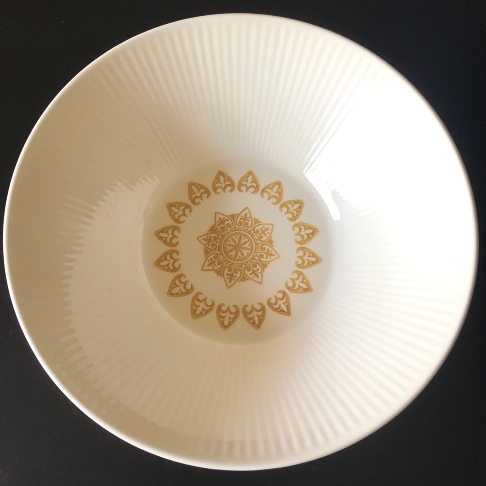 Vintage Serving Bowl With Inner Ridges